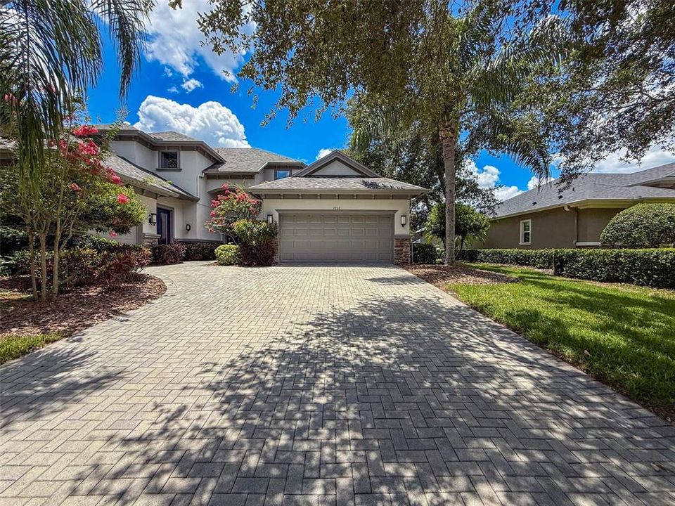 合同活跃: $998,900 (5 贝兹, 4 浴室, 3824 平方英尺)