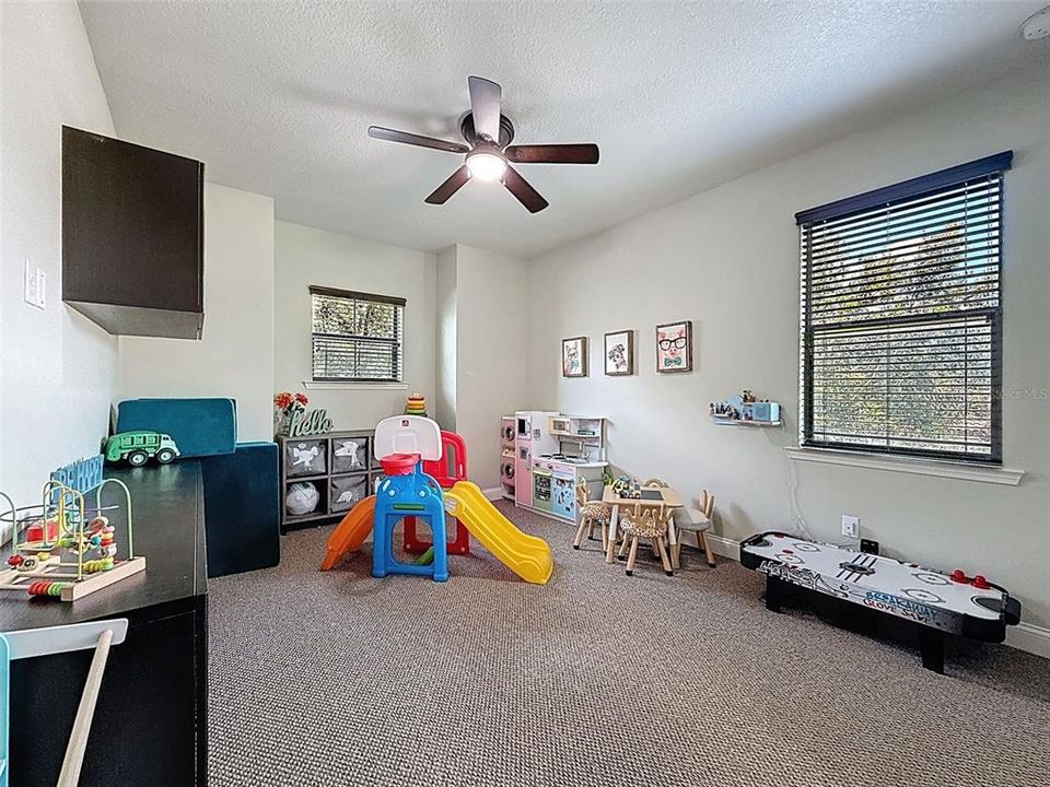 合同活跃: $998,900 (5 贝兹, 4 浴室, 3824 平方英尺)