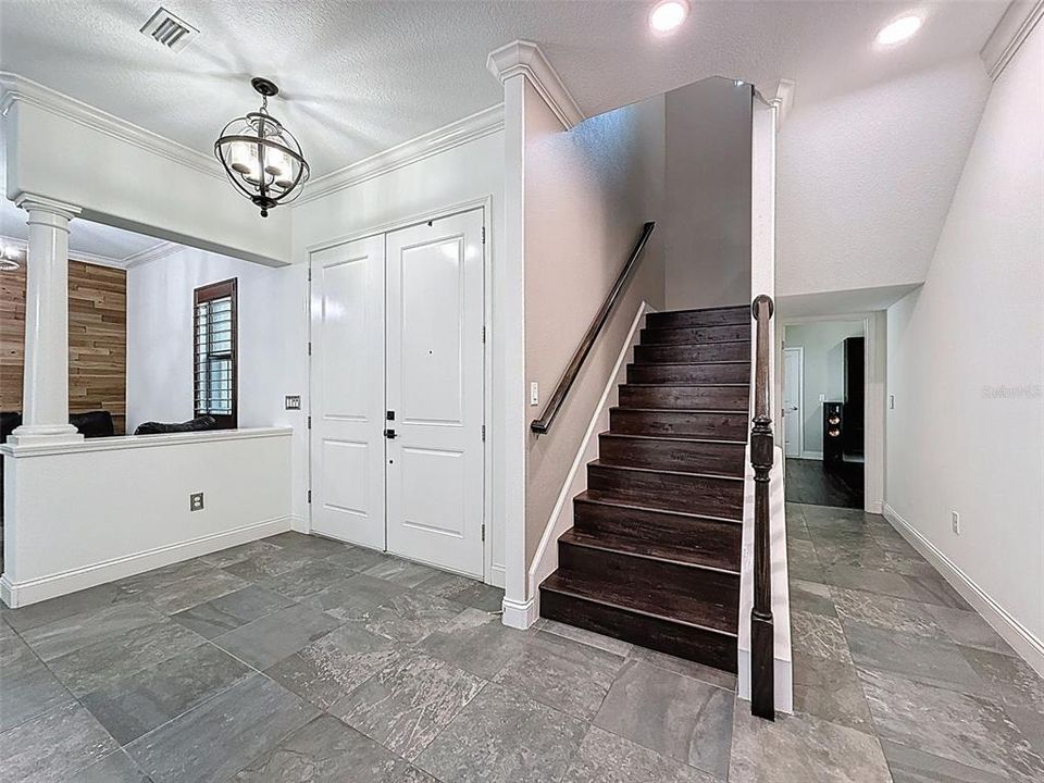 合同活跃: $998,900 (5 贝兹, 4 浴室, 3824 平方英尺)