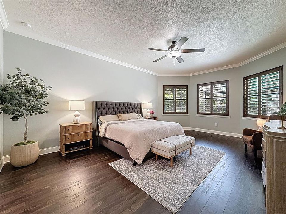 合同活跃: $998,900 (5 贝兹, 4 浴室, 3824 平方英尺)