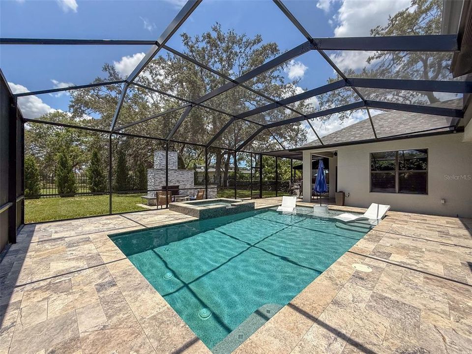 合同活跃: $998,900 (5 贝兹, 4 浴室, 3824 平方英尺)