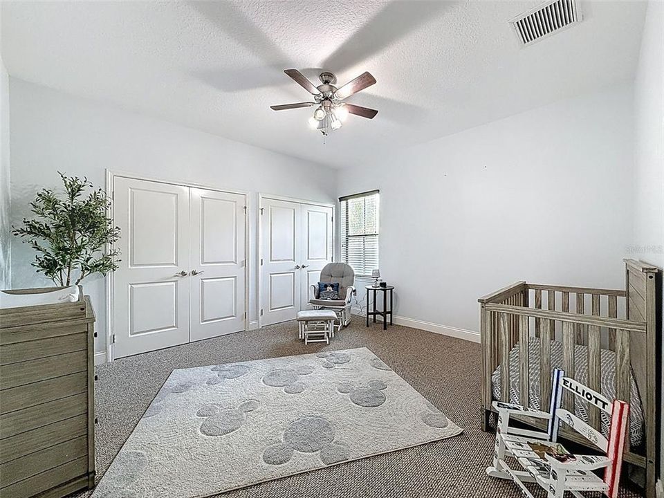 合同活跃: $998,900 (5 贝兹, 4 浴室, 3824 平方英尺)