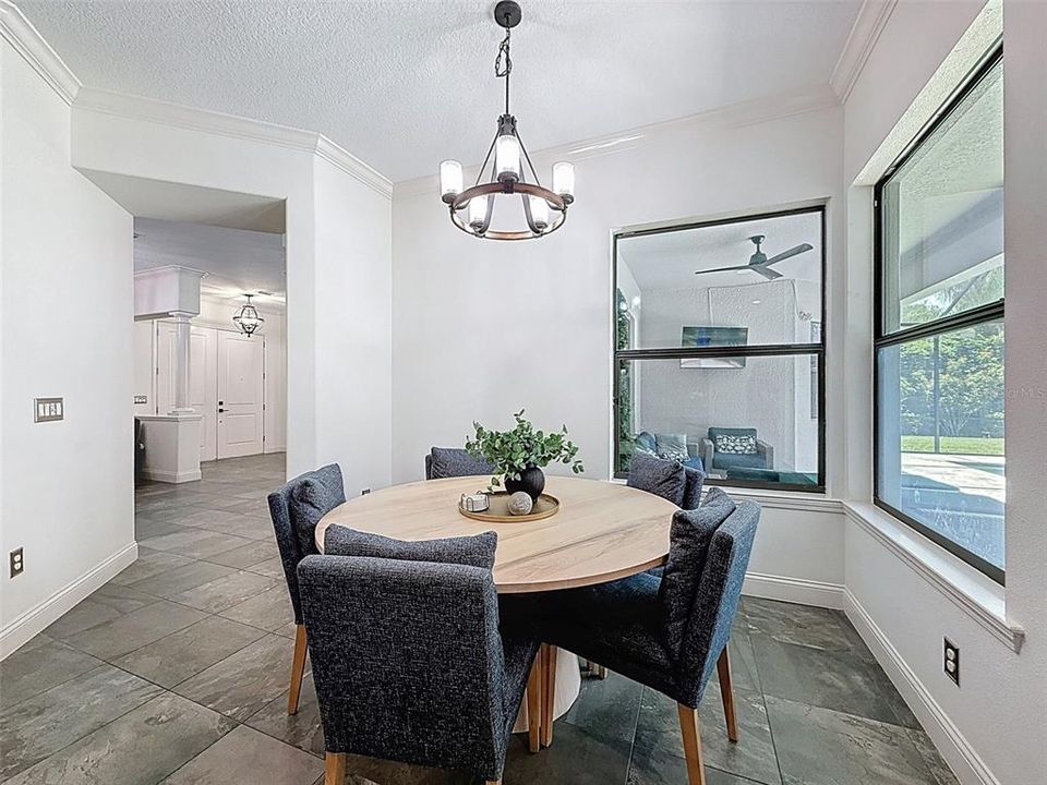 合同活跃: $998,900 (5 贝兹, 4 浴室, 3824 平方英尺)