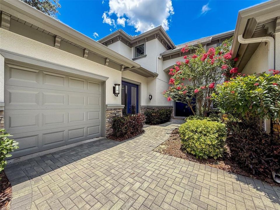 合同活跃: $998,900 (5 贝兹, 4 浴室, 3824 平方英尺)