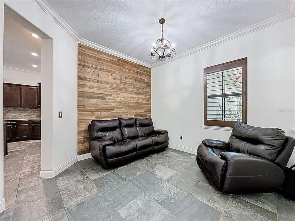 合同活跃: $998,900 (5 贝兹, 4 浴室, 3824 平方英尺)