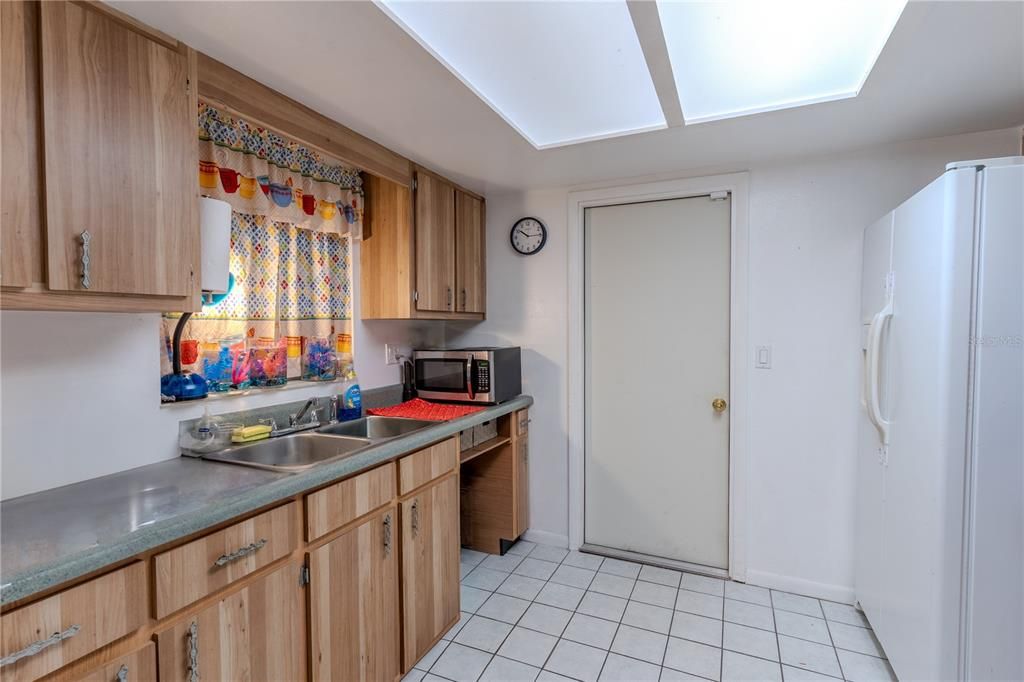 For Sale: $244,900 (2 beds, 2 baths, 1742 Square Feet)
