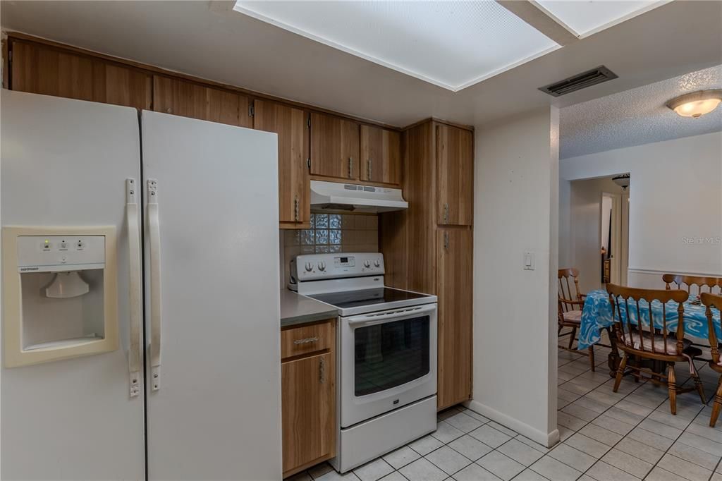 For Sale: $244,900 (2 beds, 2 baths, 1742 Square Feet)
