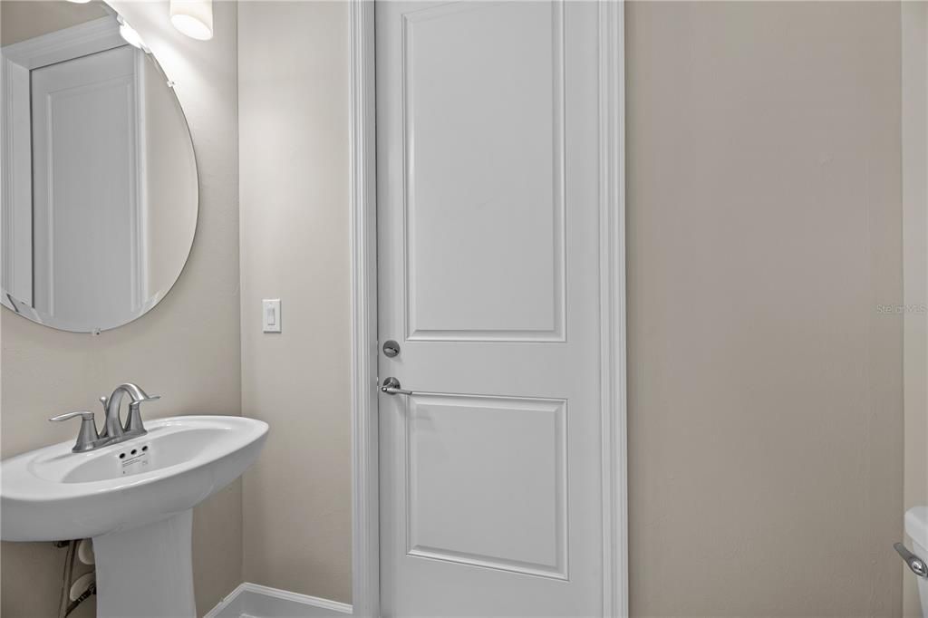 Activo con contrato: $399,499 (3 camas, 2 baños, 2361 Pies cuadrados)