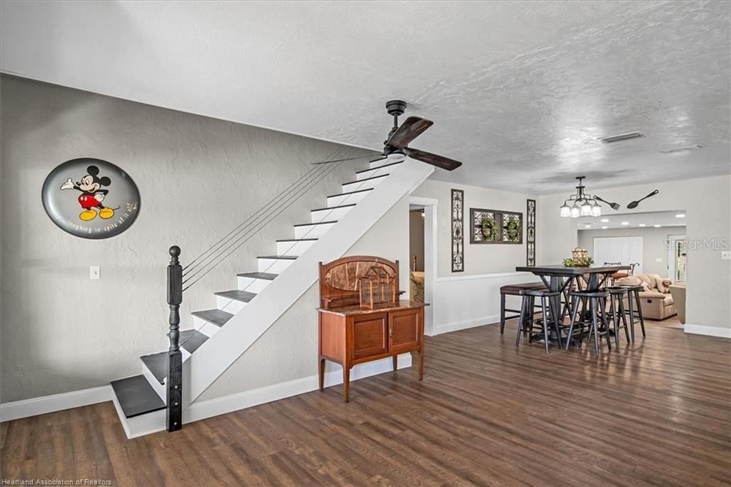 For Sale: $799,900 (5 beds, 3 baths, 3000 Square Feet)