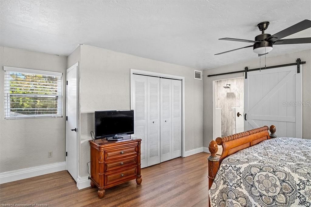 For Sale: $799,900 (5 beds, 3 baths, 3000 Square Feet)