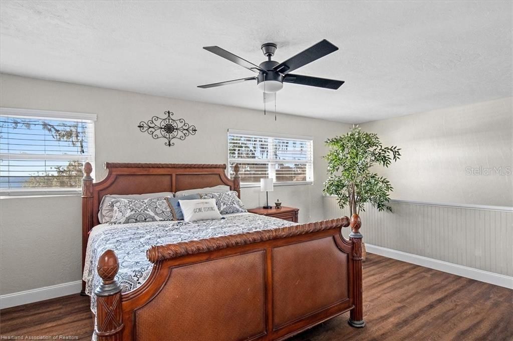 For Sale: $799,900 (5 beds, 3 baths, 3000 Square Feet)