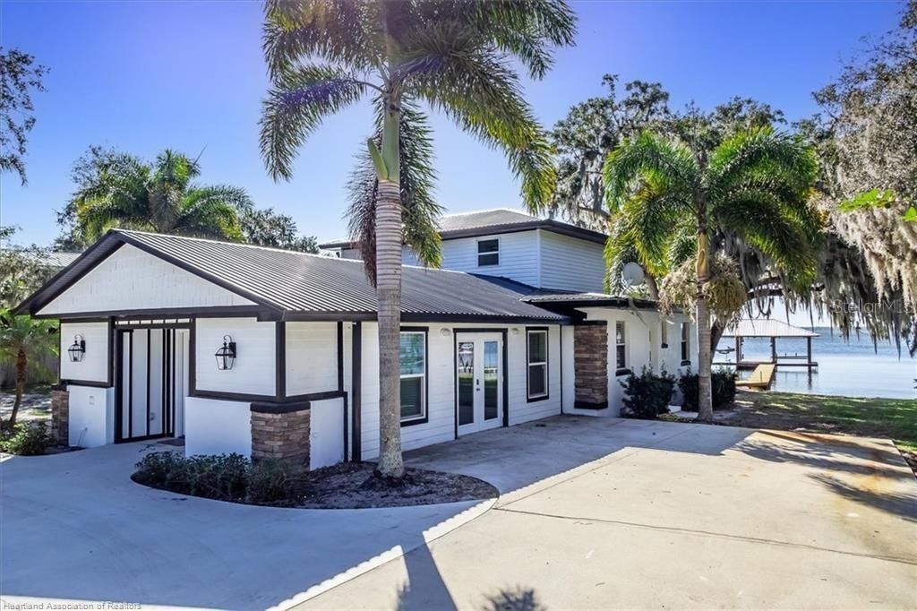 For Sale: $799,900 (5 beds, 3 baths, 3000 Square Feet)