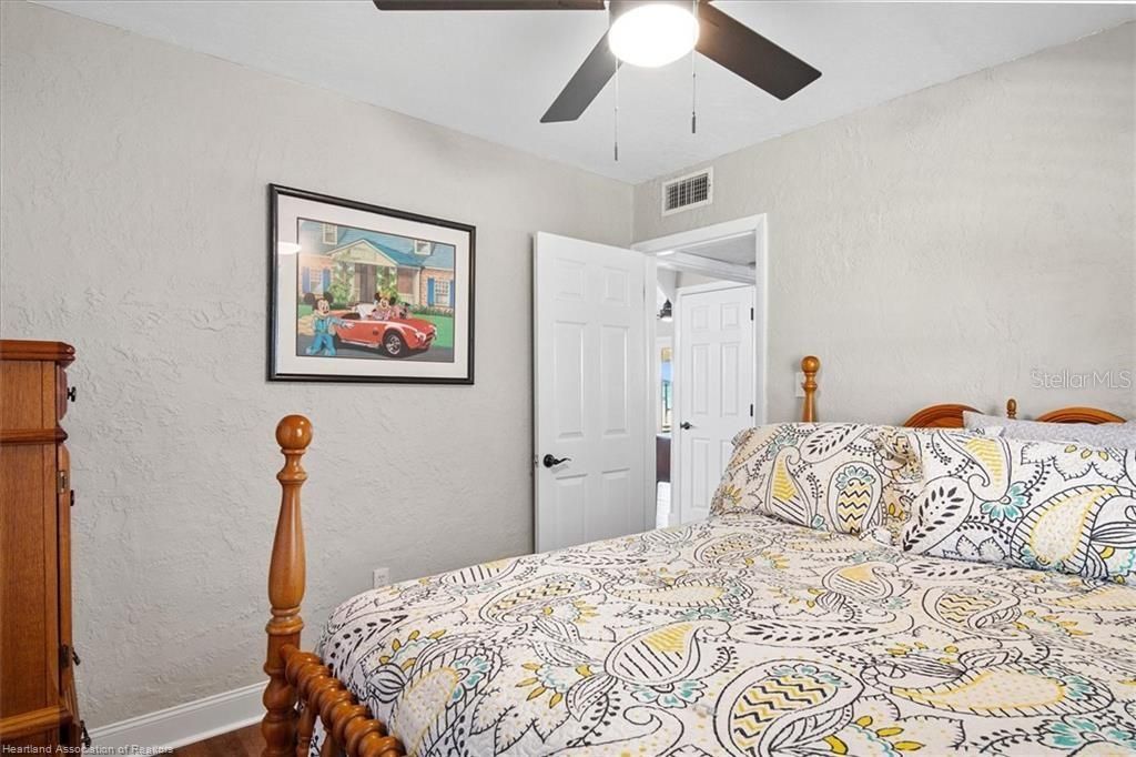 For Sale: $799,900 (5 beds, 3 baths, 3000 Square Feet)