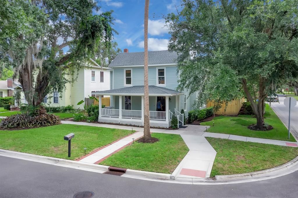 最近售出: $590,000 (5 贝兹, 2 浴室, 2560 平方英尺)