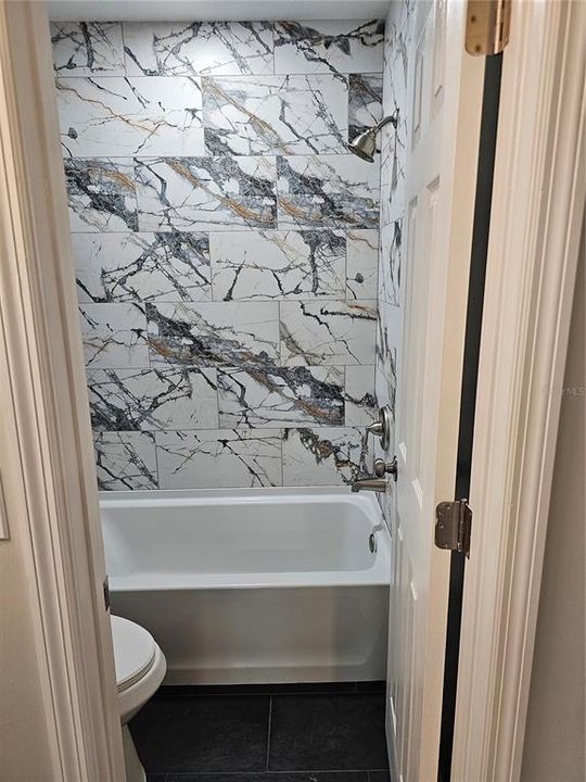 待售: $206,000 (2 贝兹, 2 浴室, 912 平方英尺)