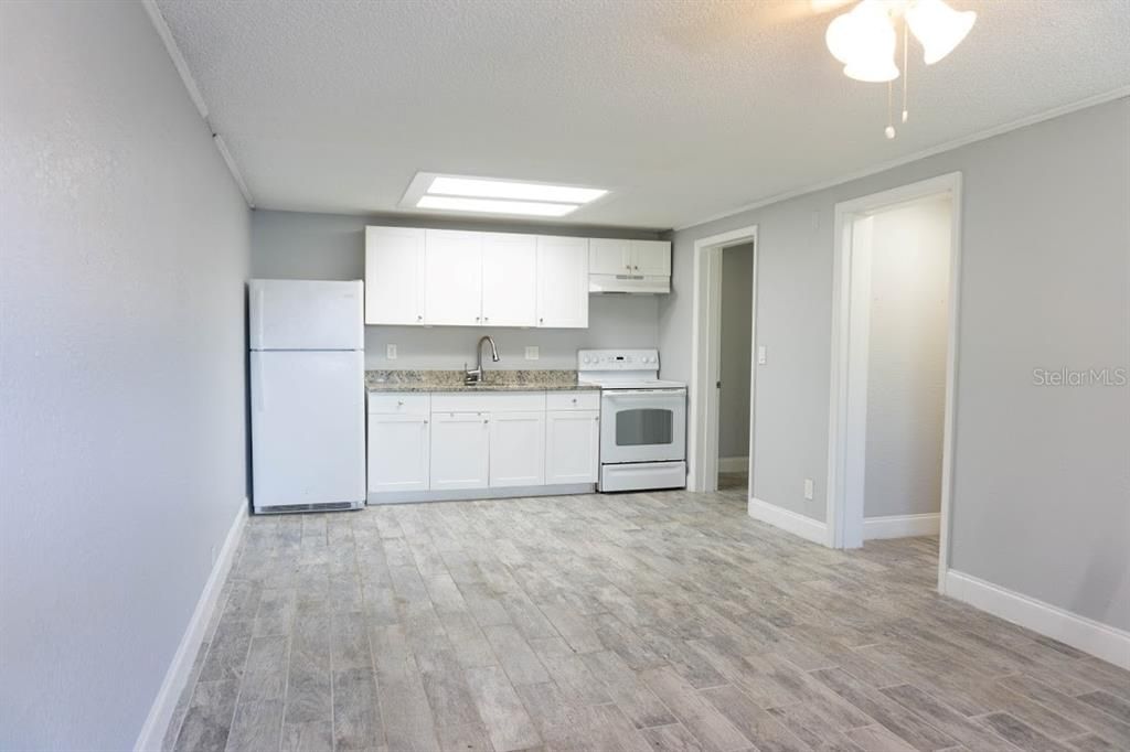 For Rent: $1,195 (1 beds, 1 baths, 850 Square Feet)