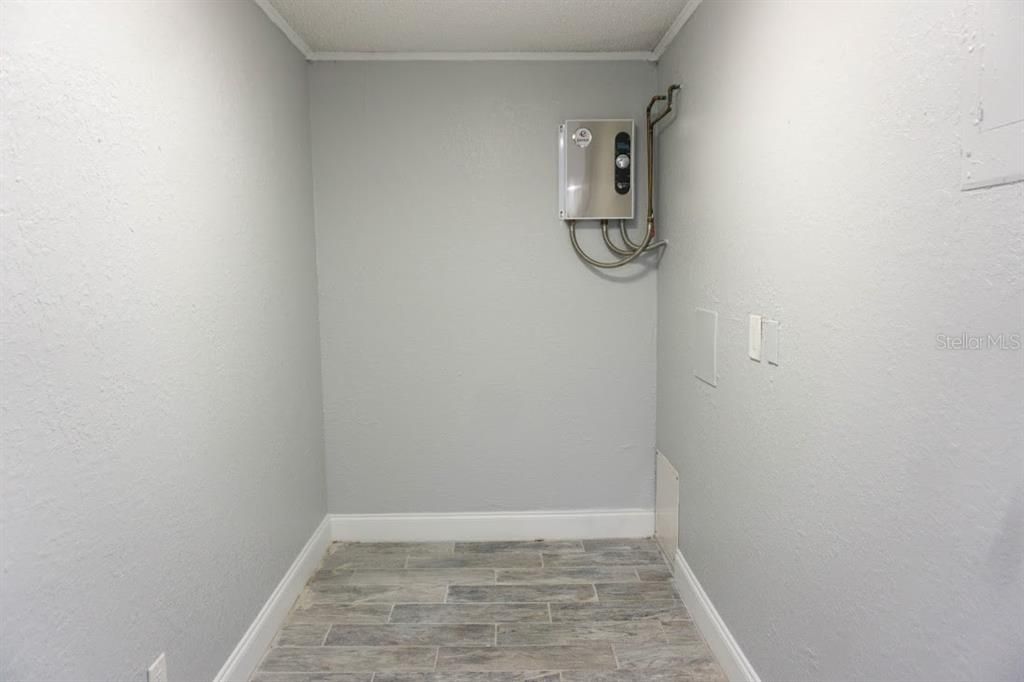 For Rent: $1,195 (1 beds, 1 baths, 850 Square Feet)