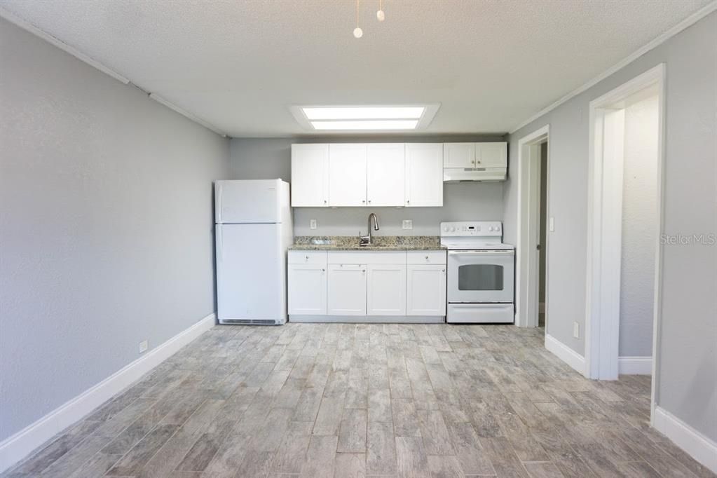 For Rent: $1,195 (1 beds, 1 baths, 850 Square Feet)