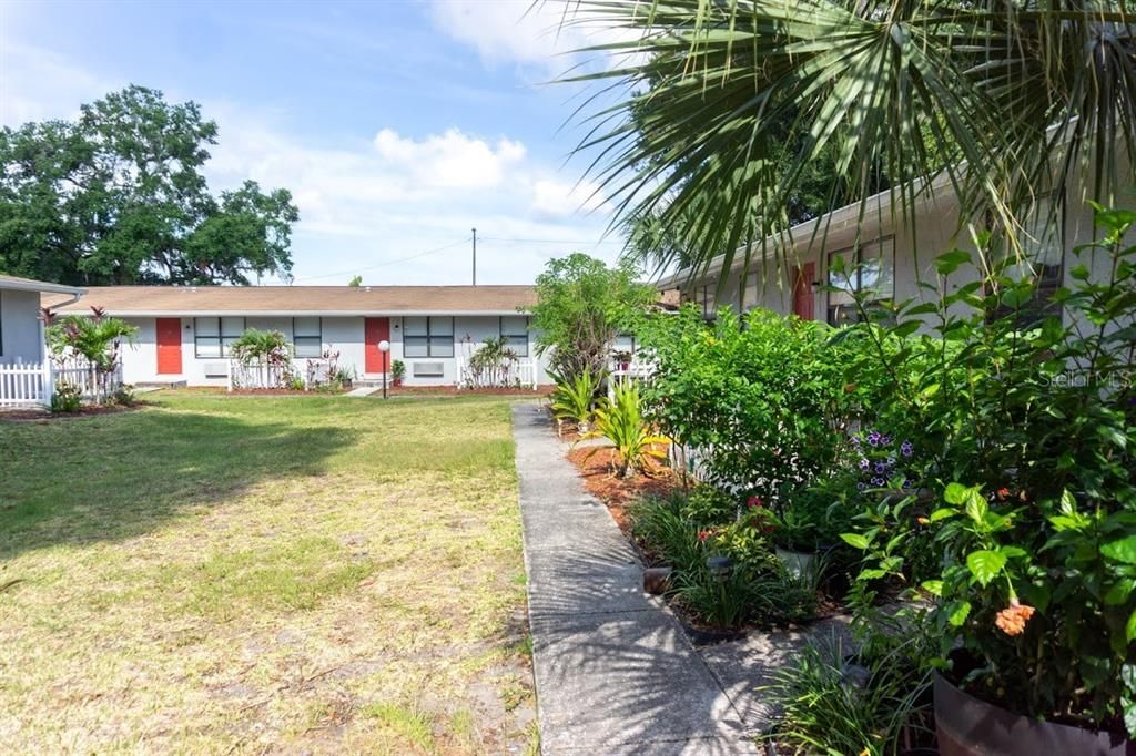 For Rent: $1,195 (1 beds, 1 baths, 850 Square Feet)