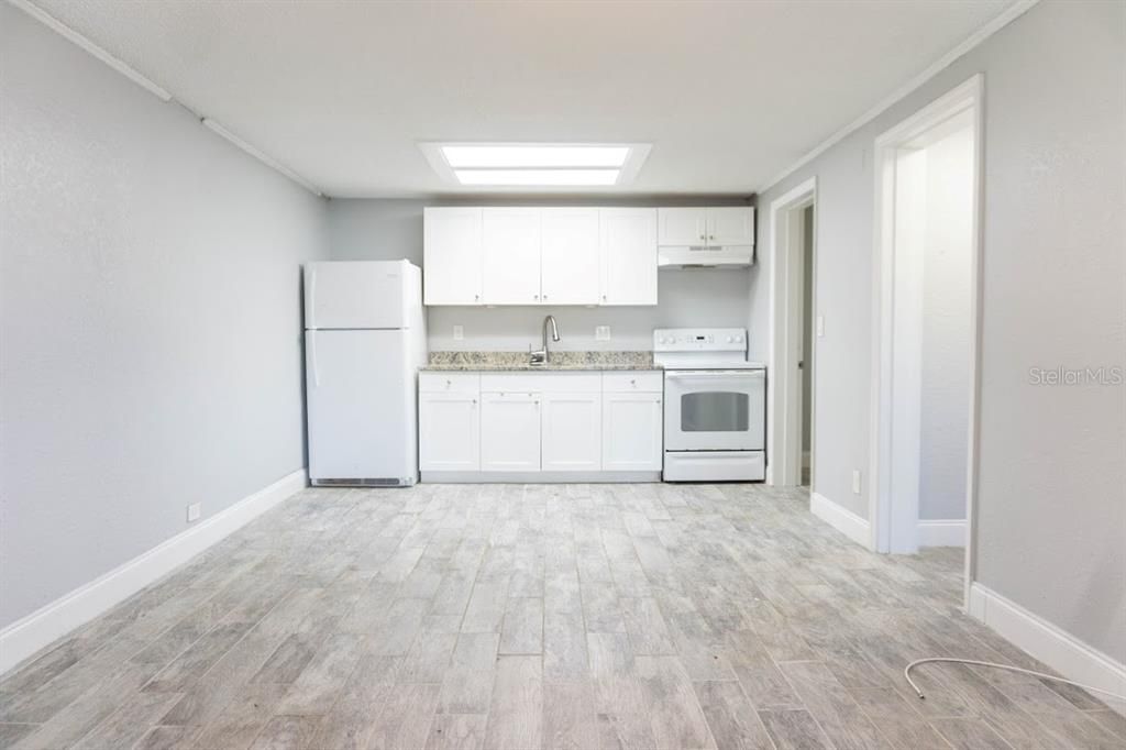 For Rent: $1,195 (1 beds, 1 baths, 850 Square Feet)