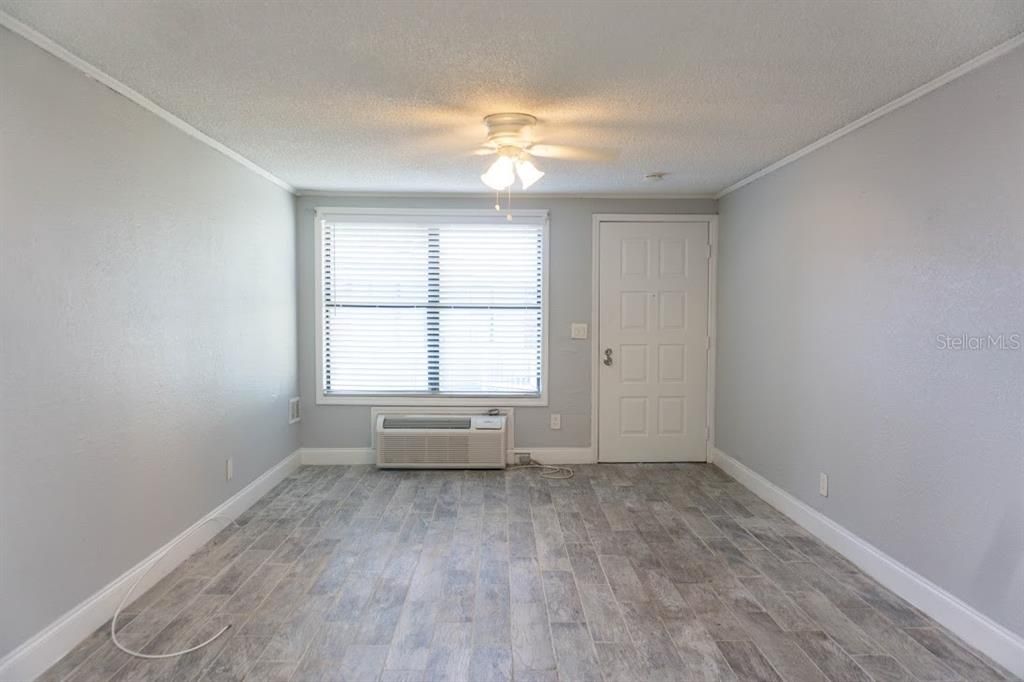 For Rent: $1,195 (1 beds, 1 baths, 850 Square Feet)