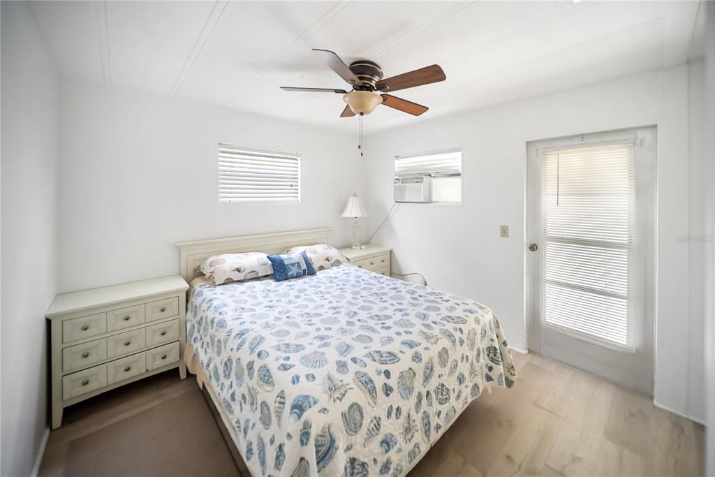 На продажу: $135,000 (1 спален, 1 ванн, 432 Квадратных фут)