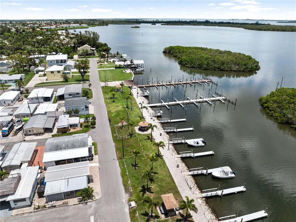 На продажу: $135,000 (1 спален, 1 ванн, 432 Квадратных фут)