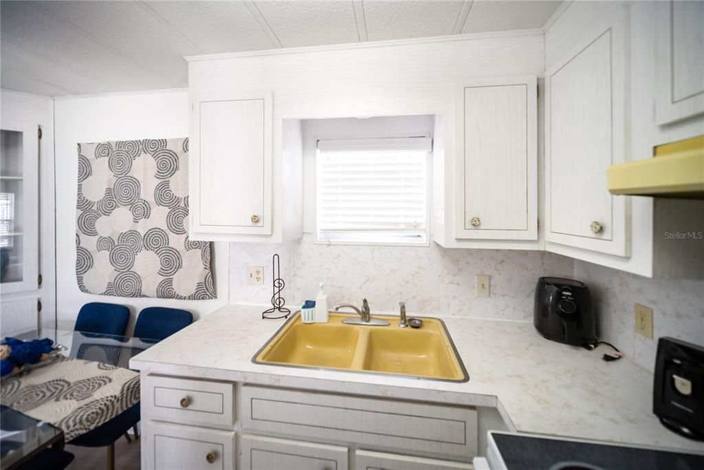 На продажу: $135,000 (1 спален, 1 ванн, 432 Квадратных фут)