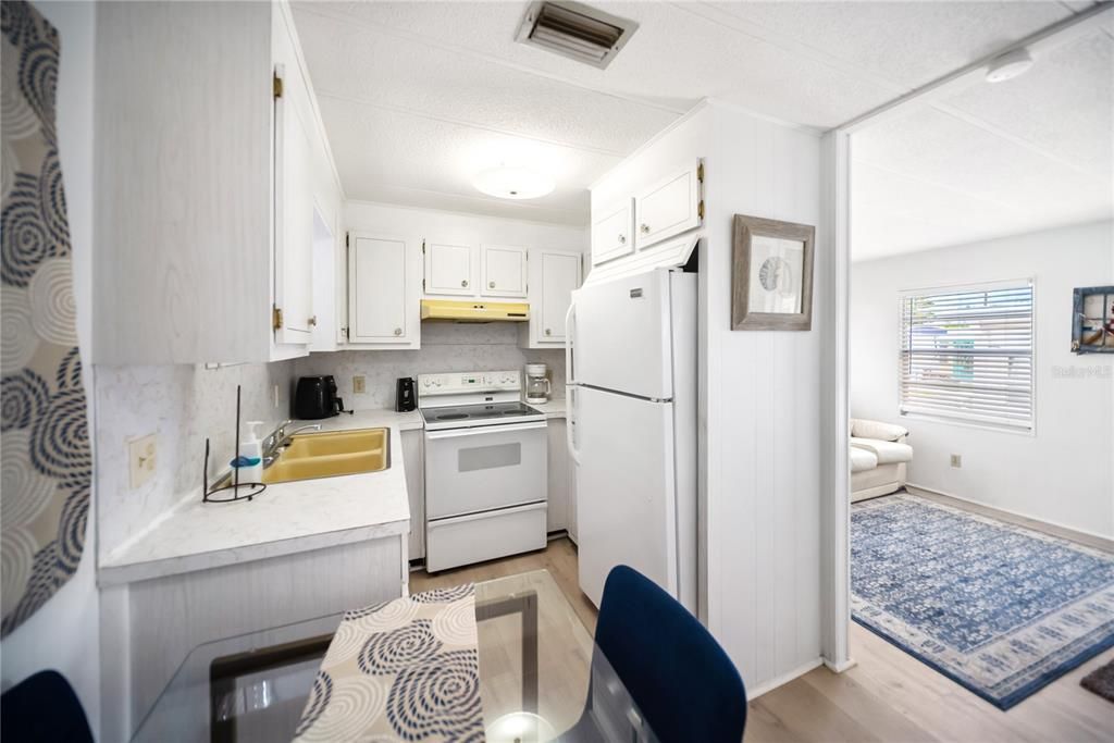 На продажу: $135,000 (1 спален, 1 ванн, 432 Квадратных фут)