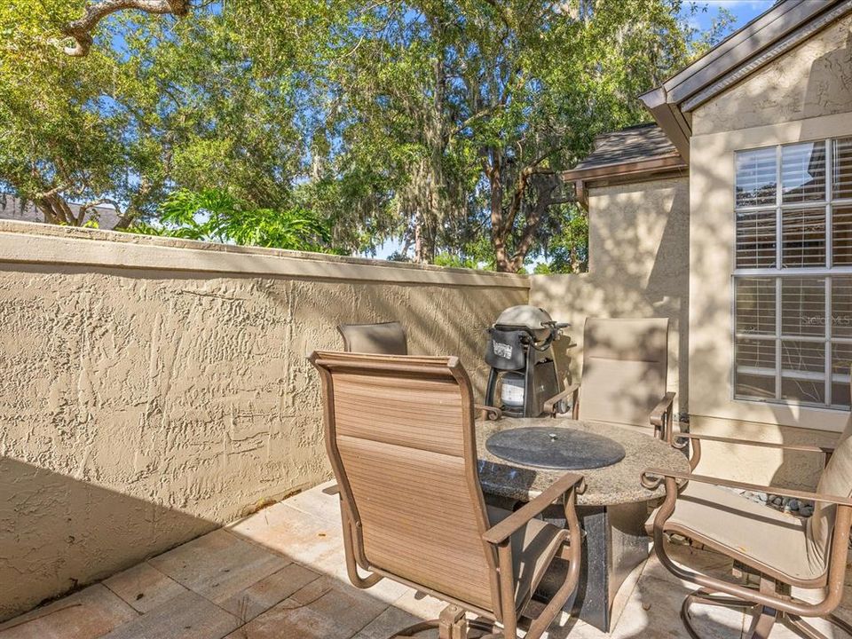 Active With Contract: $238,000 (1 beds, 1 baths, 832 Square Feet)