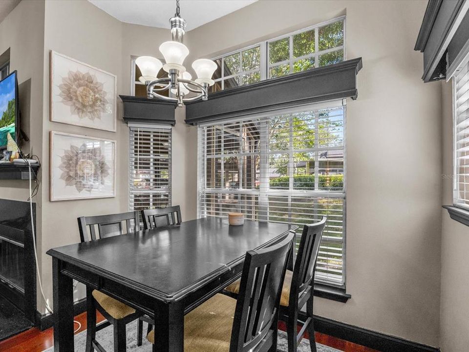 Active With Contract: $238,000 (1 beds, 1 baths, 832 Square Feet)