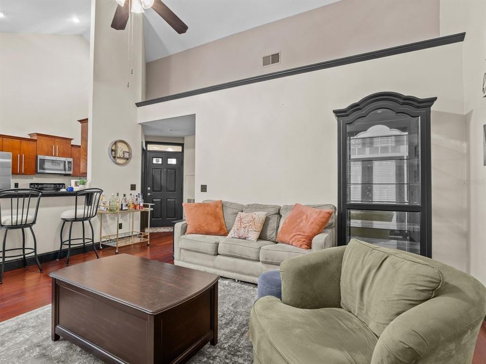 Active With Contract: $238,000 (1 beds, 1 baths, 832 Square Feet)