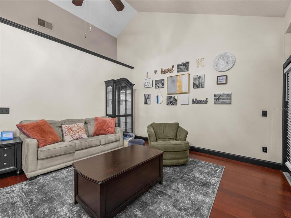 Active With Contract: $238,000 (1 beds, 1 baths, 832 Square Feet)