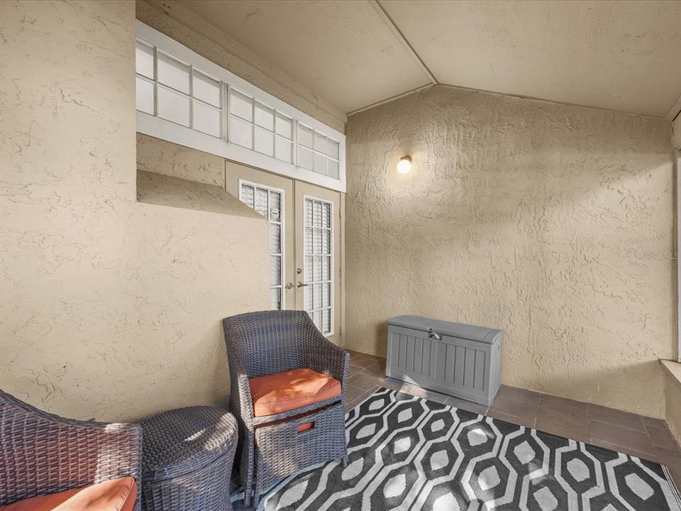 Active With Contract: $238,000 (1 beds, 1 baths, 832 Square Feet)