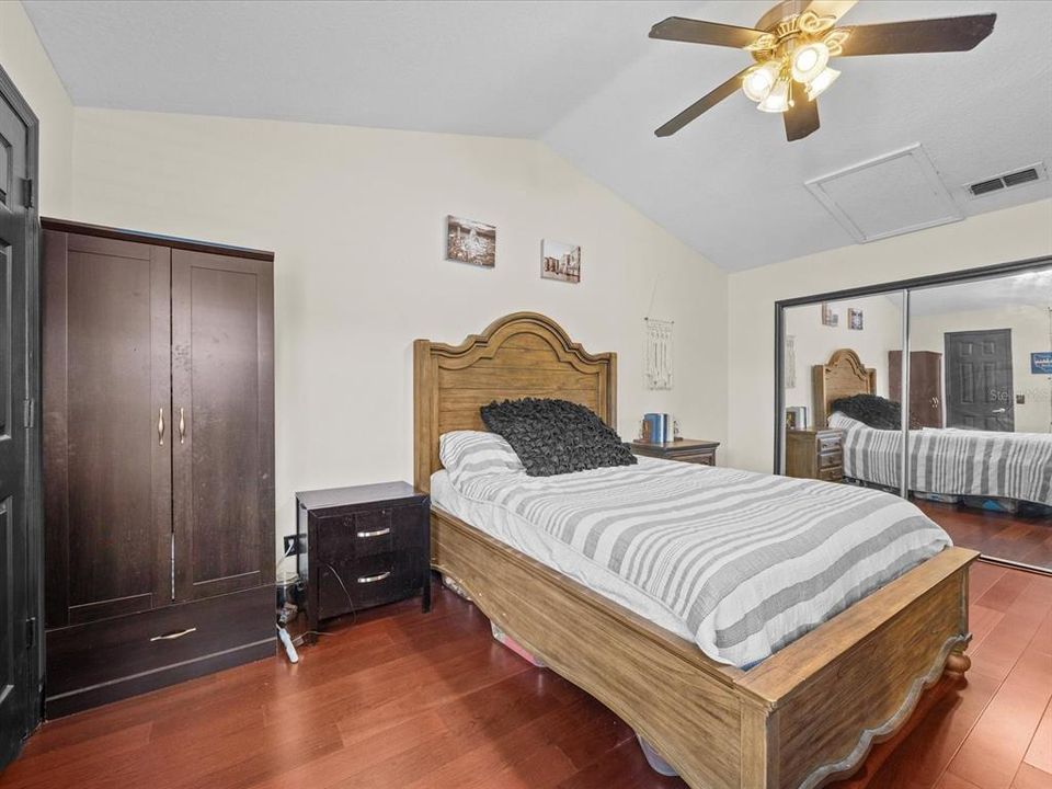 Active With Contract: $238,000 (1 beds, 1 baths, 832 Square Feet)