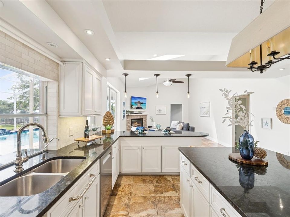 En Venta: $1,095,000 (4 camas, 3 baños, 2787 Pies cuadrados)