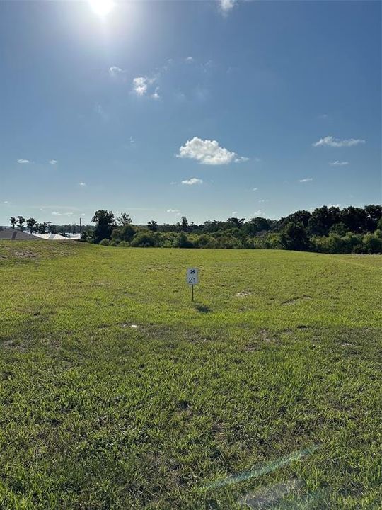 На продажу: $143,000 (0.23 acres)