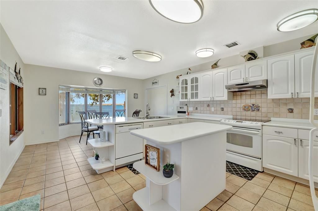 На продажу: $1,350,000 (3 спален, 3 ванн, 2328 Квадратных фут)