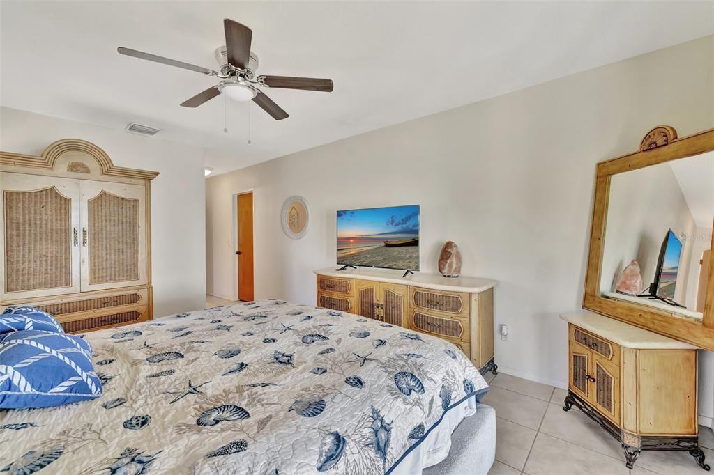 На продажу: $1,350,000 (3 спален, 3 ванн, 2328 Квадратных фут)