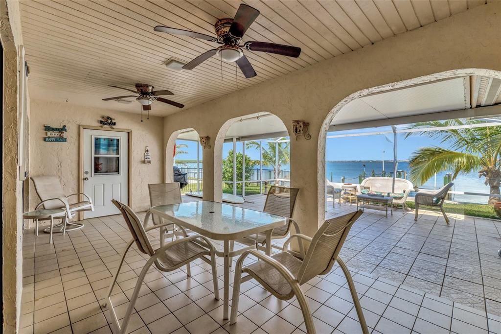 На продажу: $1,350,000 (3 спален, 3 ванн, 2328 Квадратных фут)