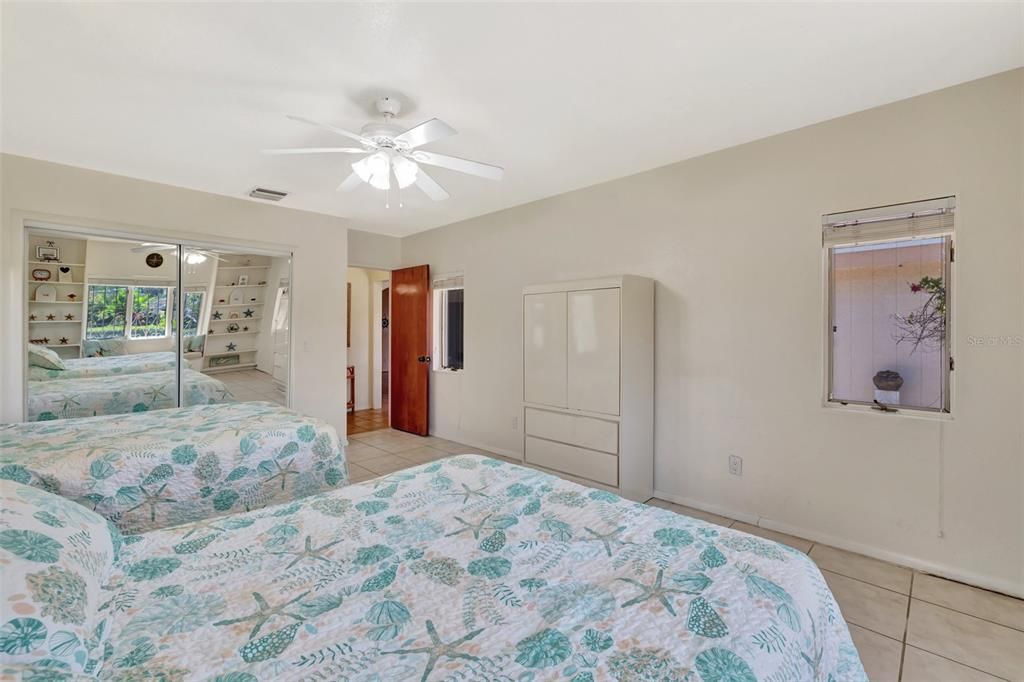 На продажу: $1,350,000 (3 спален, 3 ванн, 2328 Квадратных фут)