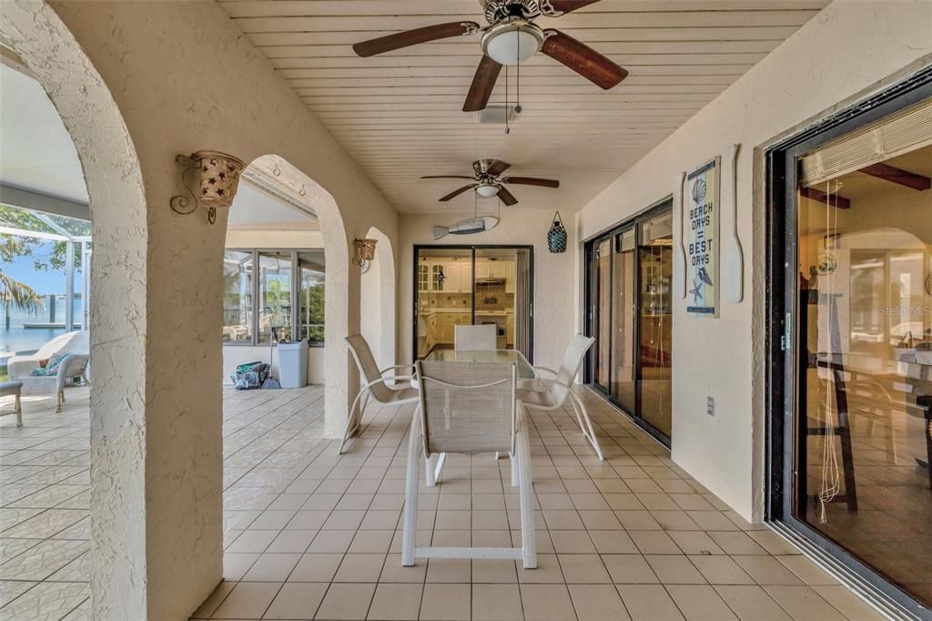 На продажу: $1,350,000 (3 спален, 3 ванн, 2328 Квадратных фут)