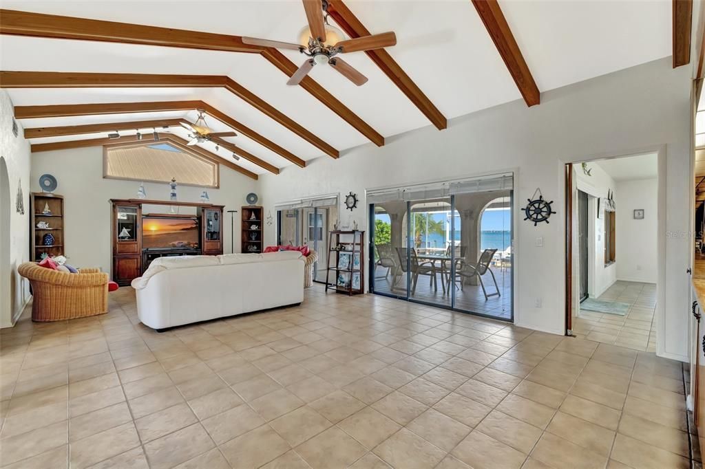 На продажу: $1,350,000 (3 спален, 3 ванн, 2328 Квадратных фут)