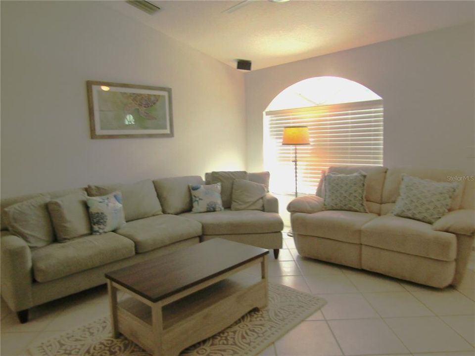 For Rent: $3,200 (3 beds, 2 baths, 1458 Square Feet)