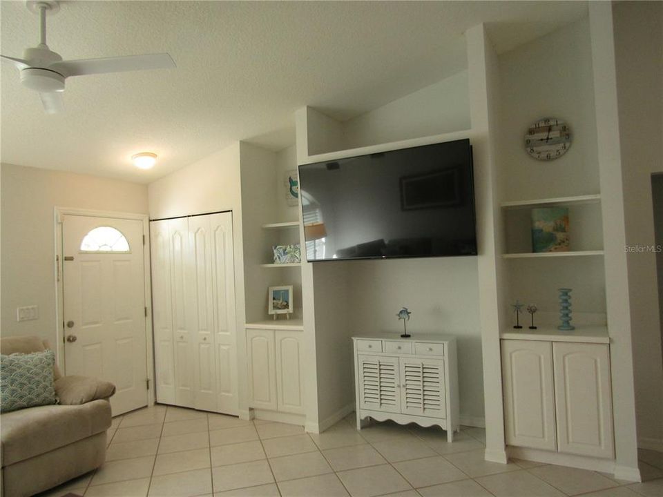 For Rent: $3,200 (3 beds, 2 baths, 1458 Square Feet)