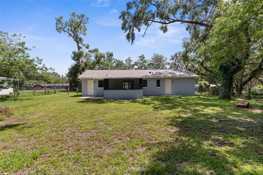 Active With Contract: $219,900 (2 beds, 2 baths, 999 Square Feet)