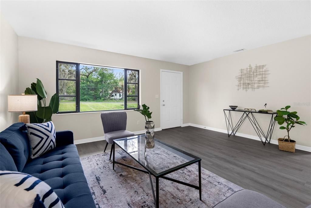 Active With Contract: $219,900 (2 beds, 2 baths, 999 Square Feet)