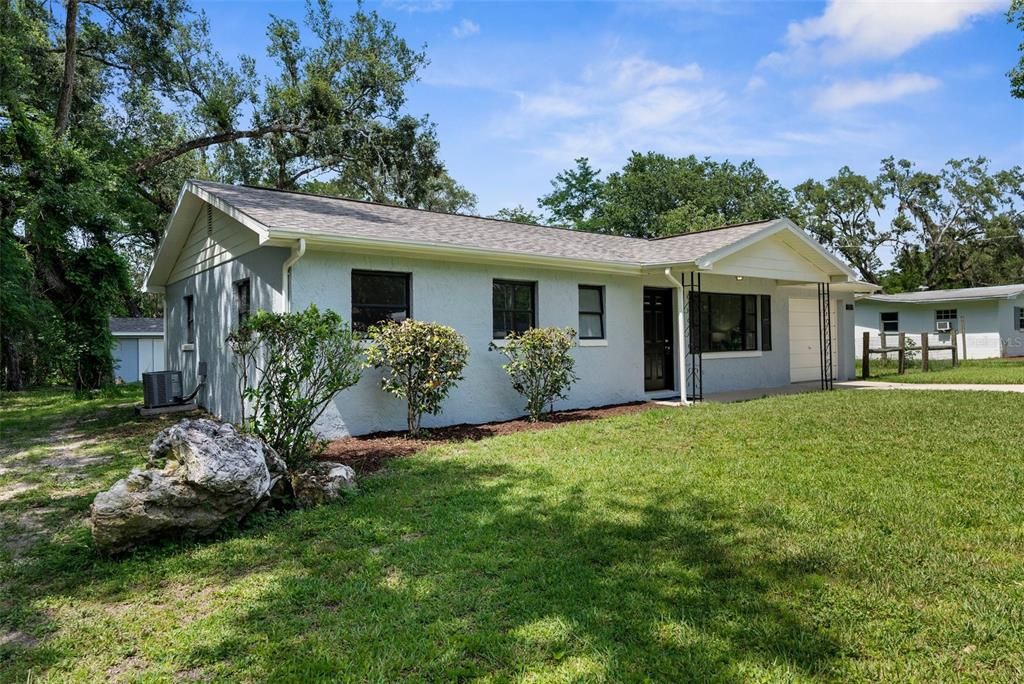 Active With Contract: $219,900 (2 beds, 2 baths, 999 Square Feet)