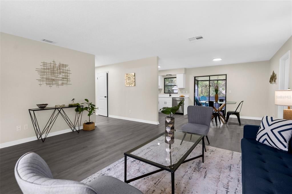 Active With Contract: $219,900 (2 beds, 2 baths, 999 Square Feet)