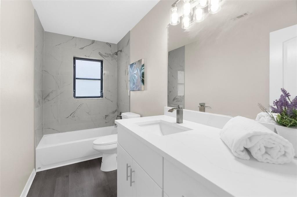 Active With Contract: $219,900 (2 beds, 2 baths, 999 Square Feet)